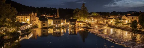 Veduta panoramica al crepuscolo di Borghetto sul Mincio