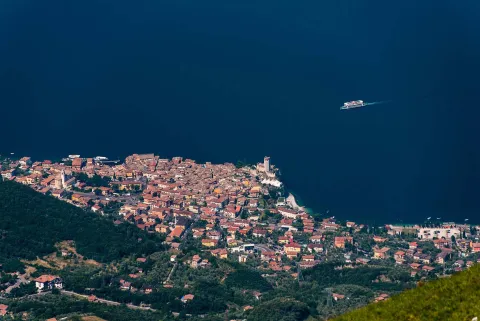 Veduta su Malcesine dal Monte Baldo