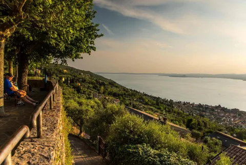 Veduta del Lago di Garda da Albisano
