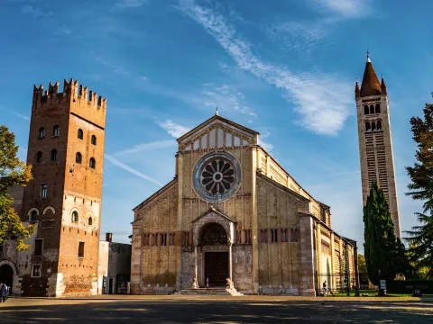 Facciata e sagrato della Basilica di San Zeno a Verona