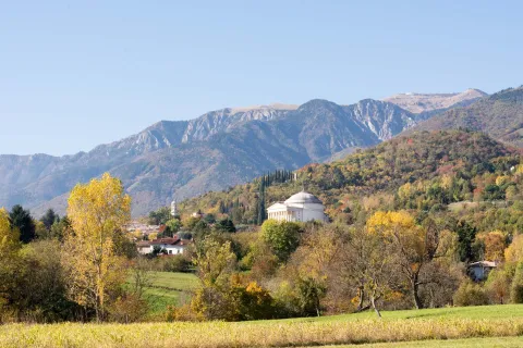 Vista su Possagno con il Tempio Canoviano