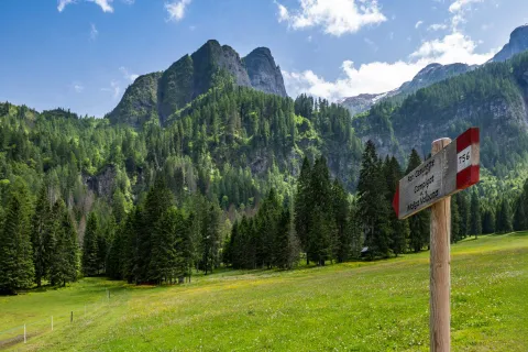 Val Gares a Canale d'Agordo con segnaletica 