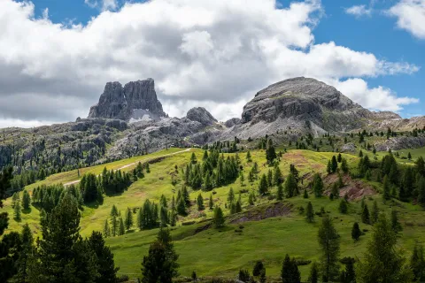 Veduta ampia del Gruppo del Nuvolau a Cortina d'Ampezzo)