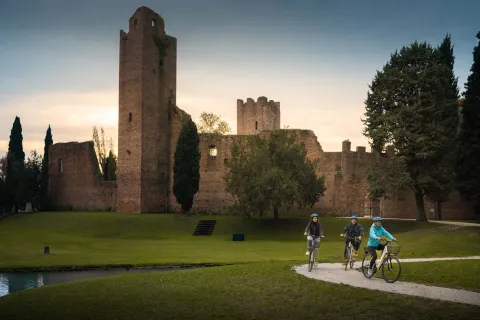 Escursione in bici in autunno a Noale con Rocca dei Tempesta