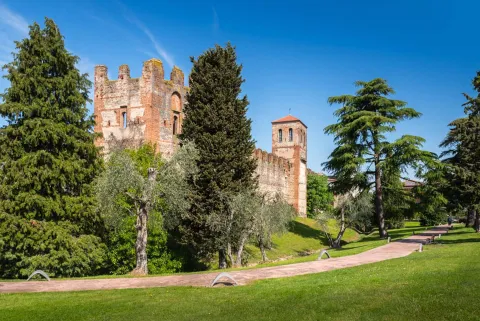 Mura e parco del Castello Scaligero di Lazise