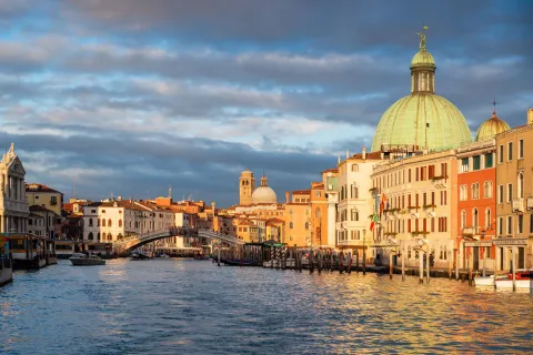 Vista del Canal Grande con Ponte degli Scalzi e Chiesa di San Simeon Piccolo