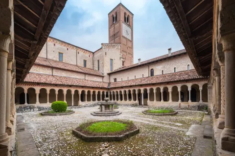 Chiostro esterno Abbazia Cistercense Santa Maria di Follina