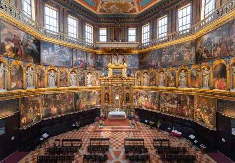 Interni dipinti e decorati in oro del Tempio La Rotonda a Rovigo