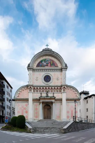 Facciata della Duomo Arcidiaconale di Santa Maria Nascente a Pieve di Cadore
