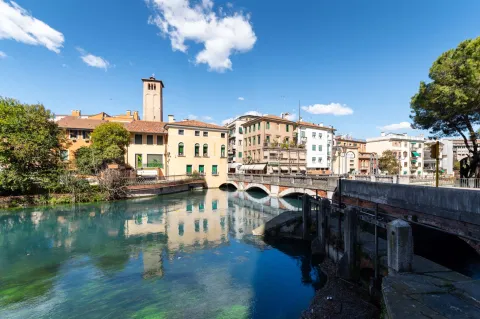 Ponte San Martino a Treviso con fiume Sile