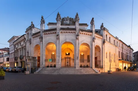 Palazzo della Granguardia a Rovigo al tramonto