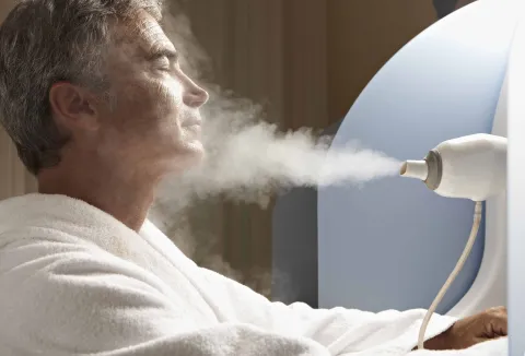 Signore si sottopone alle terapie inalatorie con le acque delle Terme Euganee