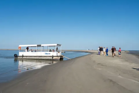 Attracco alla striscia di sabbia chiamata Isola che non c'è