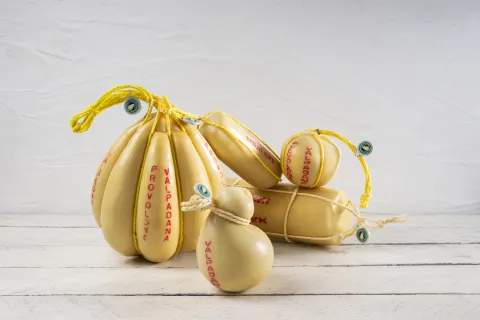 Varie forme di Provolone Valpadana