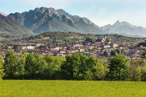 Veduta di Feltre con Vette Feltrine sullo sfondo