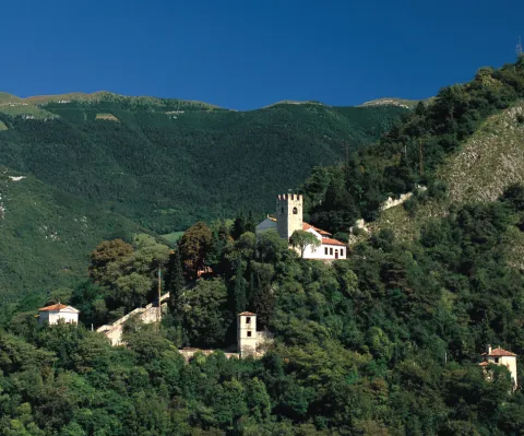 Veduta panoramica degli oratori e del Santuario di Santa Augusta