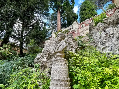 Busto di Alessandro Rossini nel Giardino Jacquard a Schio